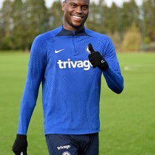 爱游戏体育sports-切尔西前锋入选国家队名单，球队士气大增()