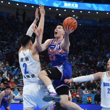 爱游戏app-上海球队挑战北京比赛队，奋勇拼搏争胜()