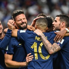 lovegame-法国强队战胜对手，赢得赛场胜利()