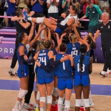 ayx sports-意大利队赢得比赛获得进一步晋级机会()